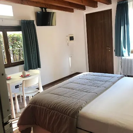 Easy Airport Private Parking Apartment